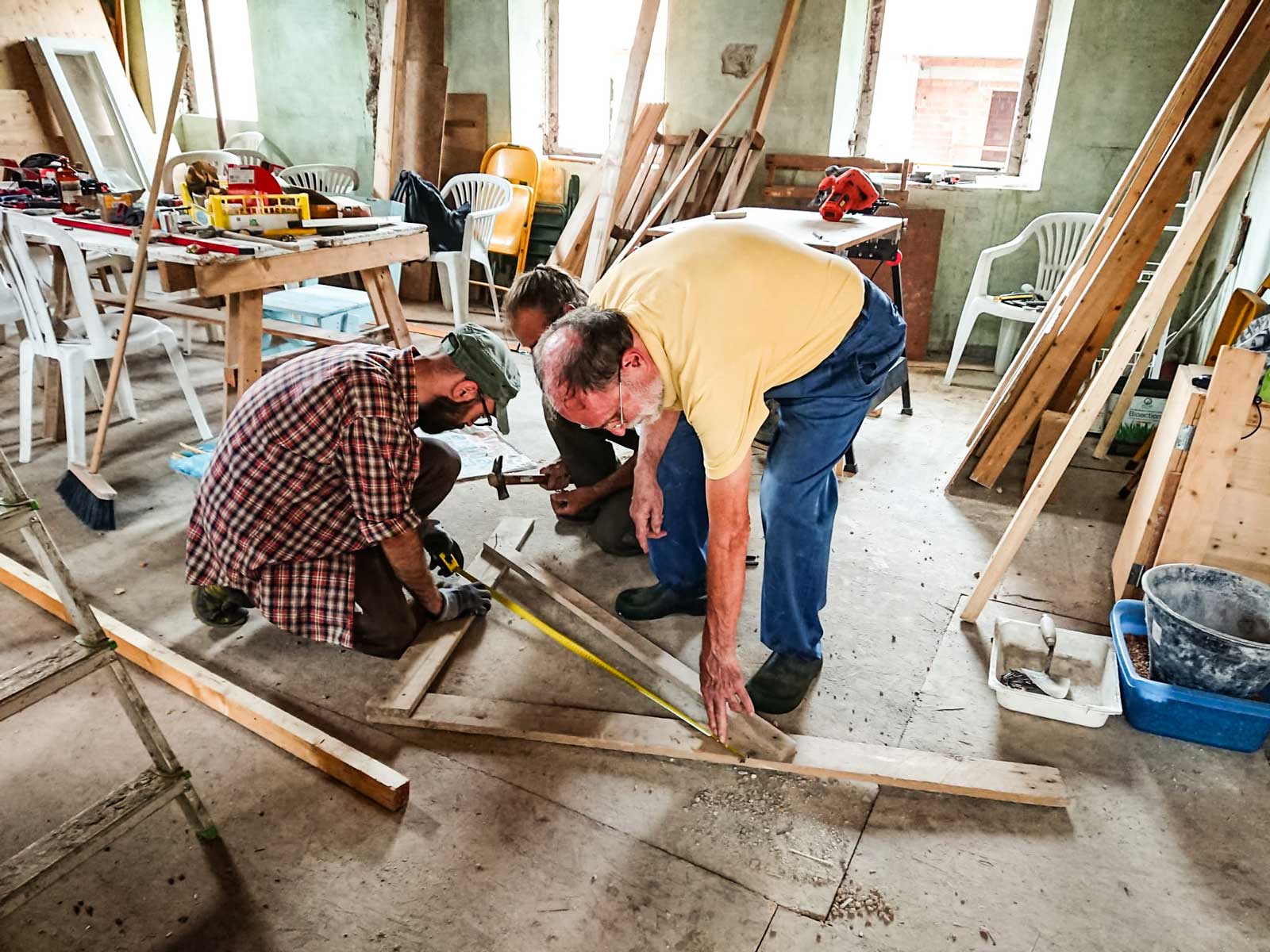 Scambio intergenerazionale e condivisione delle competenze nel cantiere aperto